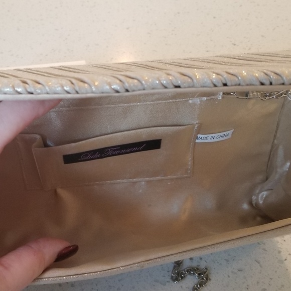 💋Glamorous Shimmer Clutch 👛 - Picture 6 of 8